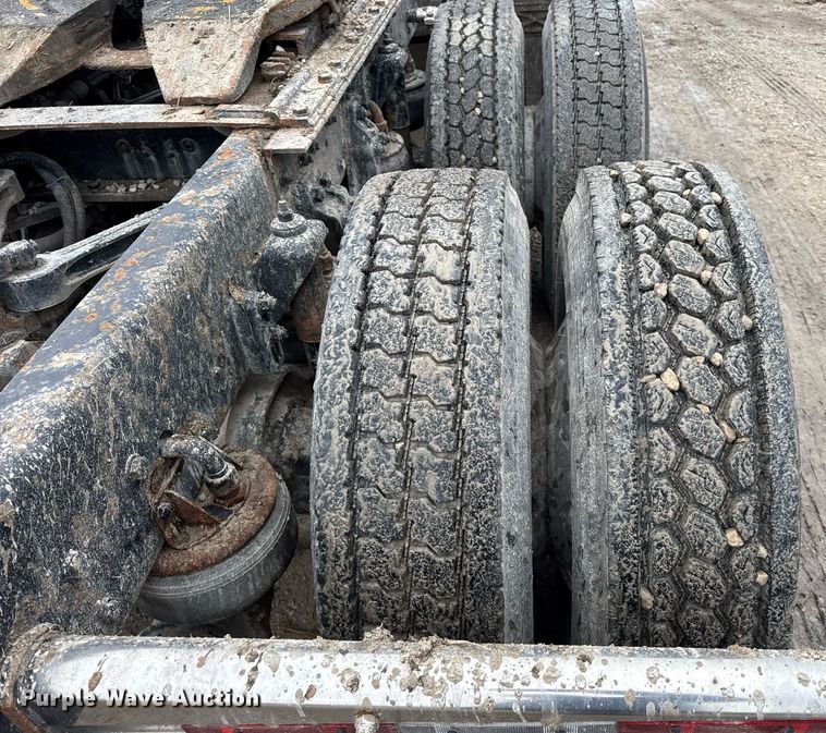 image for item OG9785 2001 Kenworth  T800 semi truck