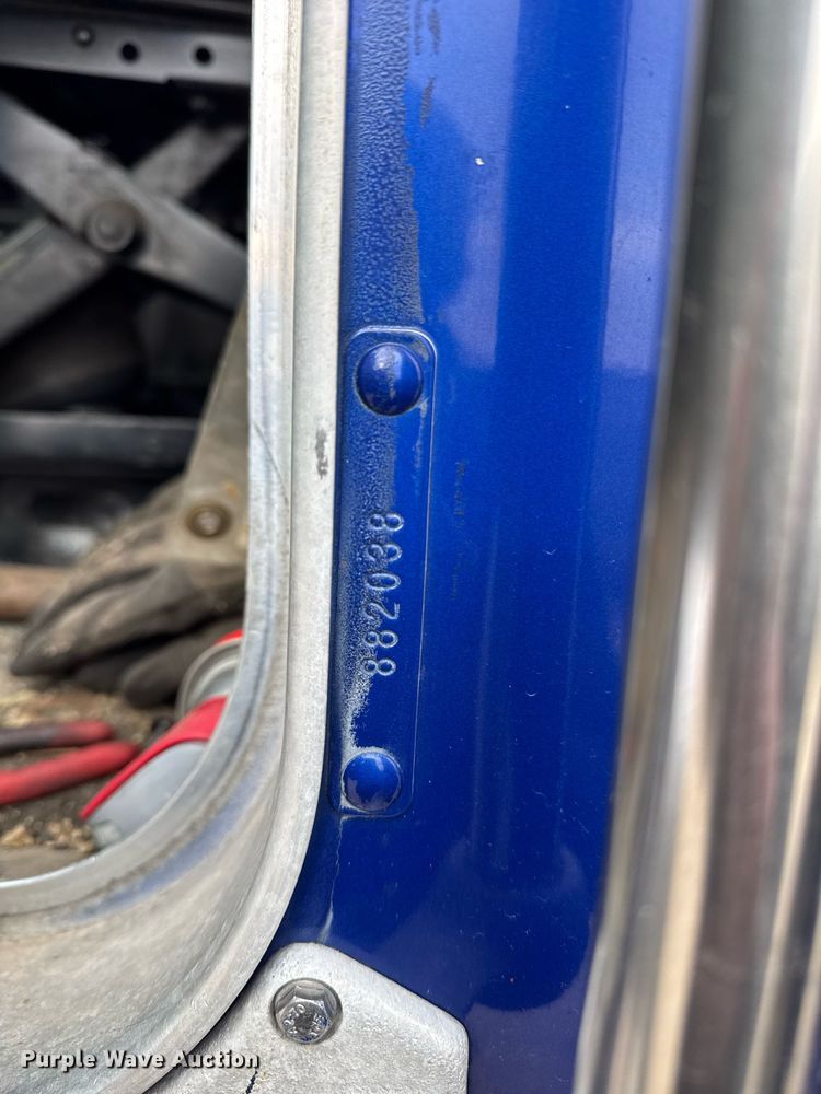 image for item OG9785 2001 Kenworth  T800 semi truck