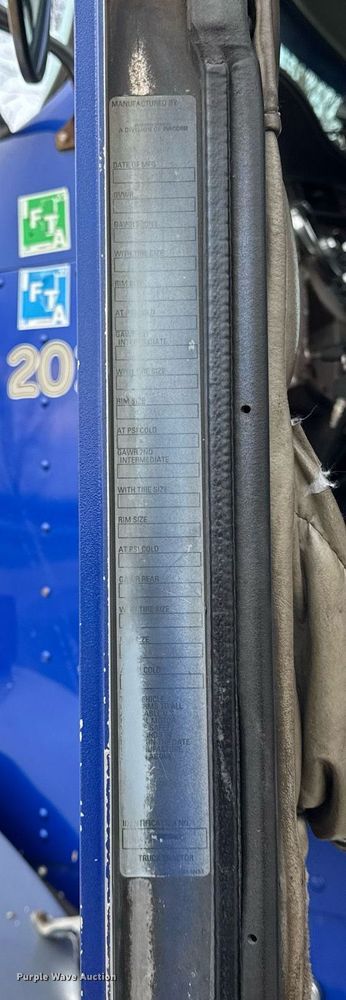 image for item OG9785 2001 Kenworth  T800 semi truck