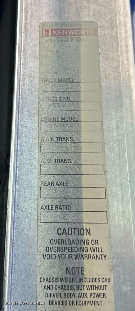 image for item OG9785 2001 Kenworth  T800 semi truck