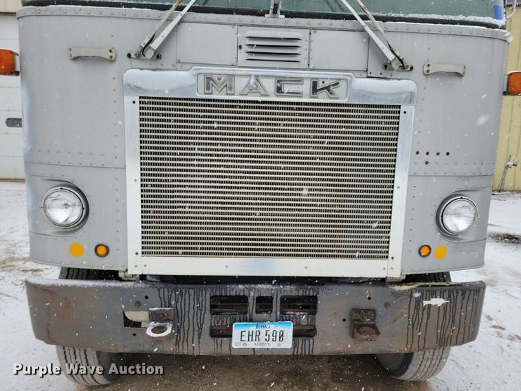 image for item OH9477 1983 Mack WS700 Cruise-Liner semi truck