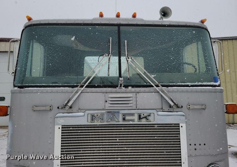 image for item OH9477 1983 Mack WS700 Cruise-Liner semi truck