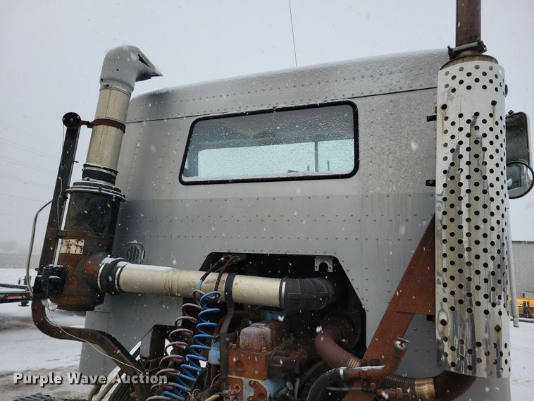 image for item OH9477 1983 Mack WS700 Cruise-Liner semi truck