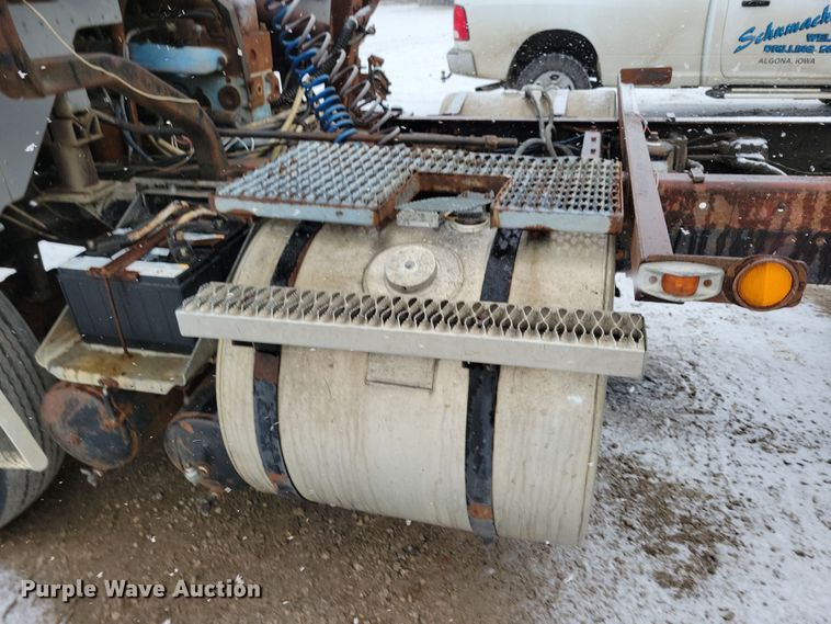 image for item OH9477 1983 Mack WS700 Cruise-Liner semi truck