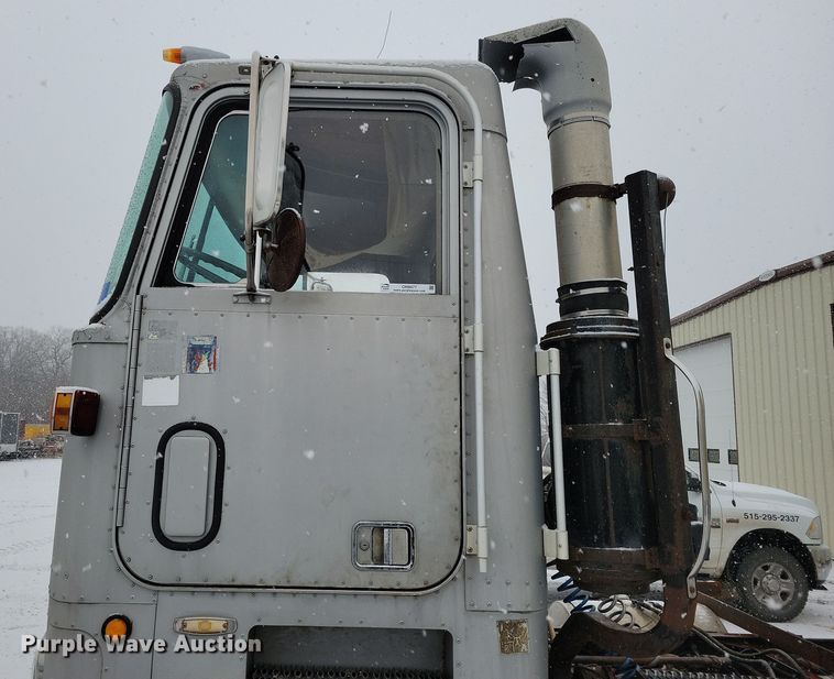 image for item OH9477 1983 Mack WS700 Cruise-Liner semi truck