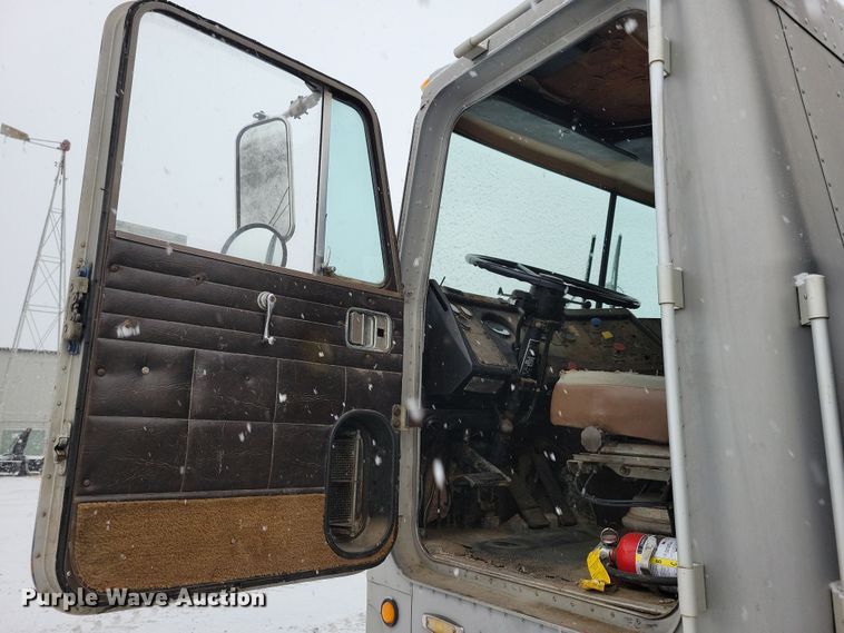 image for item OH9477 1983 Mack WS700 Cruise-Liner semi truck