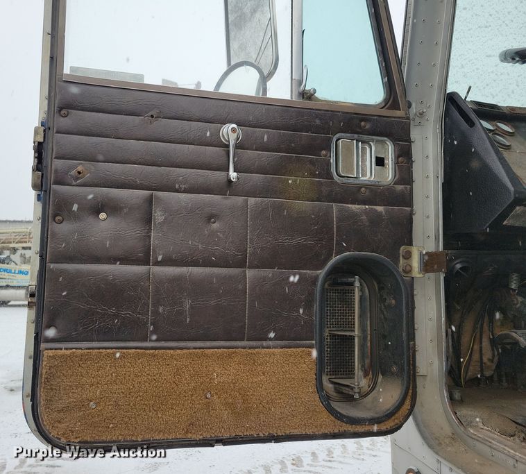 image for item OH9477 1983 Mack WS700 Cruise-Liner semi truck