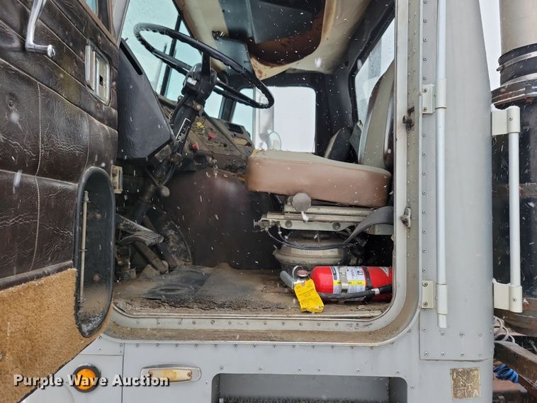 image for item OH9477 1983 Mack WS700 Cruise-Liner semi truck