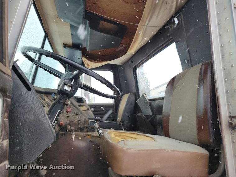 image for item OH9477 1983 Mack WS700 Cruise-Liner semi truck