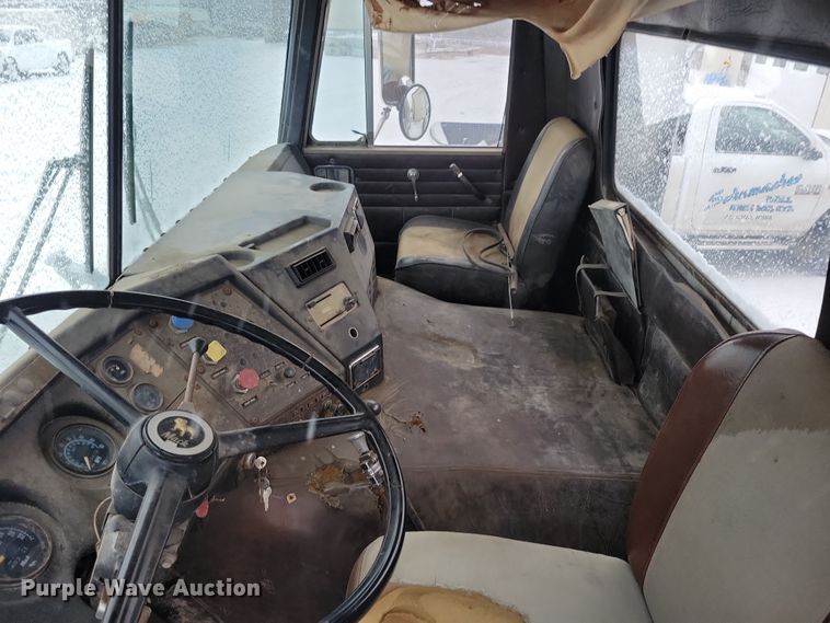 image for item OH9477 1983 Mack WS700 Cruise-Liner semi truck