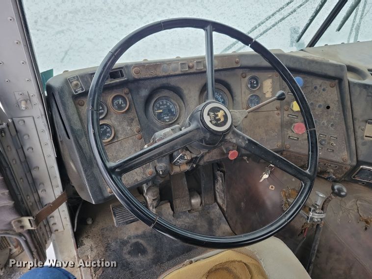 image for item OH9477 1983 Mack WS700 Cruise-Liner semi truck