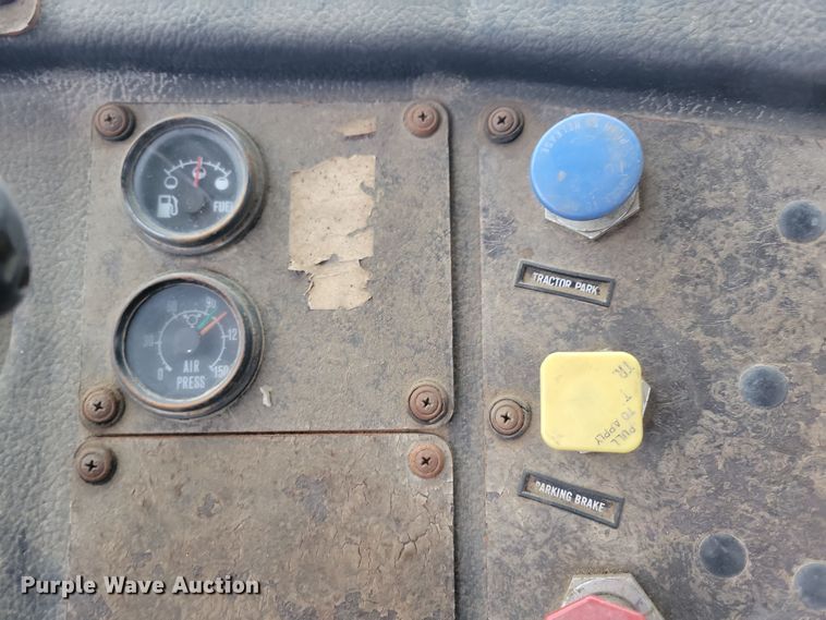 image for item OH9477 1983 Mack WS700 Cruise-Liner semi truck