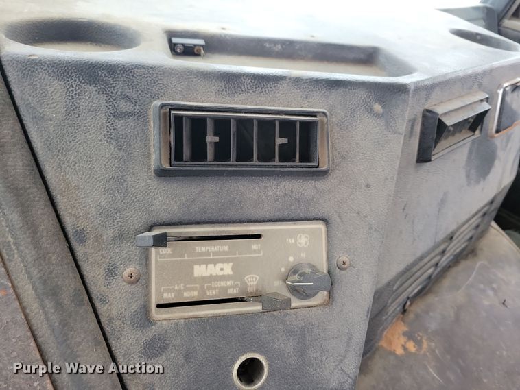 image for item OH9477 1983 Mack WS700 Cruise-Liner semi truck