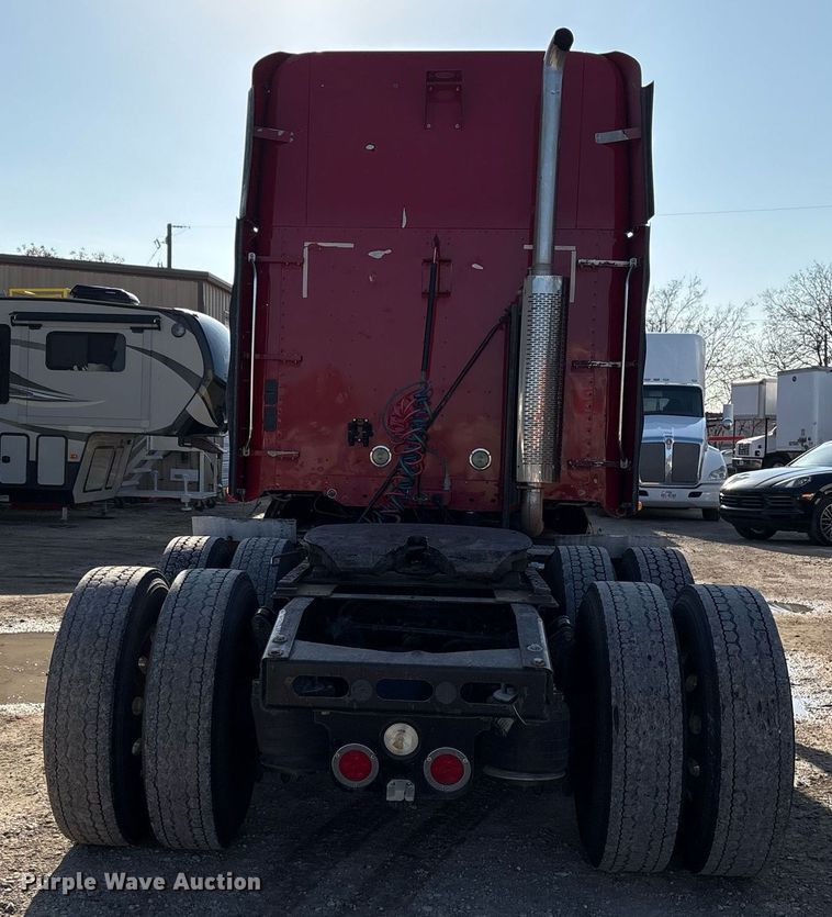 image for item OK9451 2005 Freightliner Century Class  semi truck