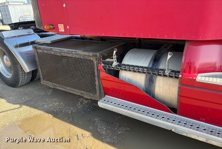 image for item OK9451 2005 Freightliner Century Class  semi truck