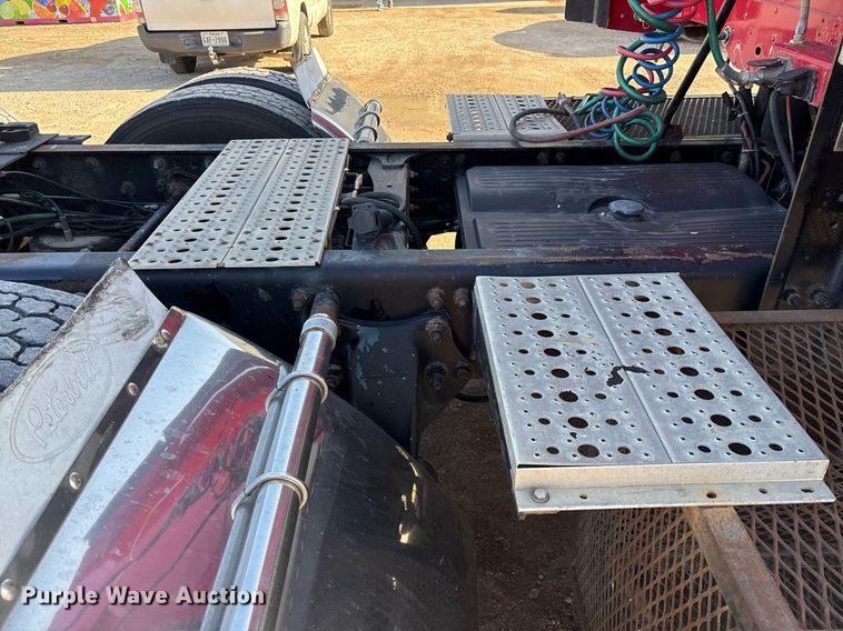 image for item OK9451 2005 Freightliner Century Class  semi truck