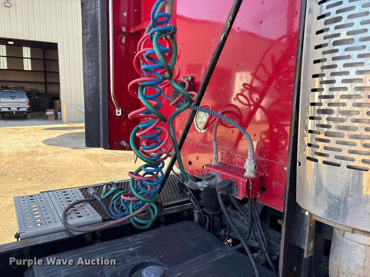 image for item OK9451 2005 Freightliner Century Class  semi truck