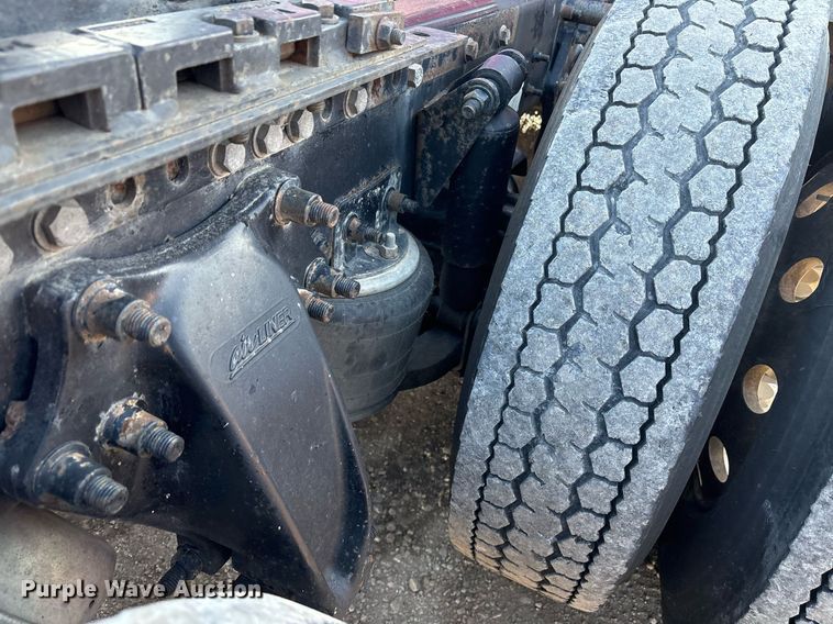 image for item OK9451 2005 Freightliner Century Class  semi truck