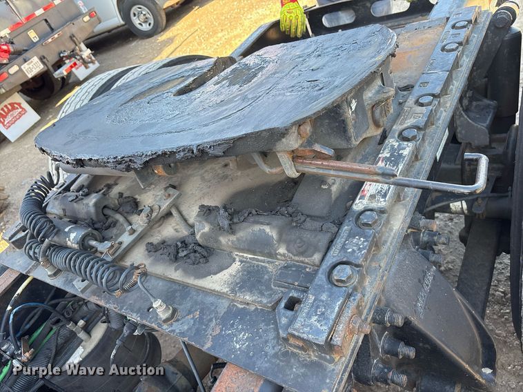 image for item OK9451 2005 Freightliner Century Class  semi truck