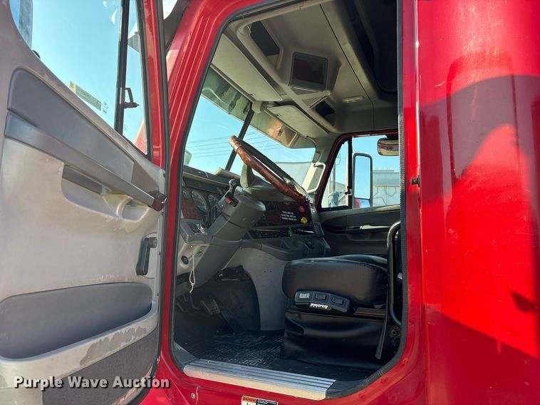 image for item OK9451 2005 Freightliner Century Class  semi truck