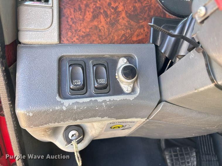 image for item OK9451 2005 Freightliner Century Class  semi truck