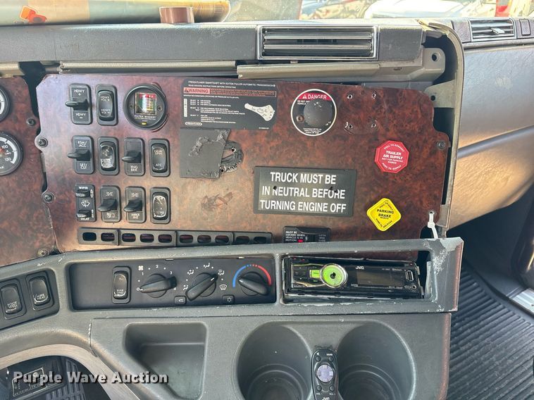 image for item OK9451 2005 Freightliner Century Class  semi truck