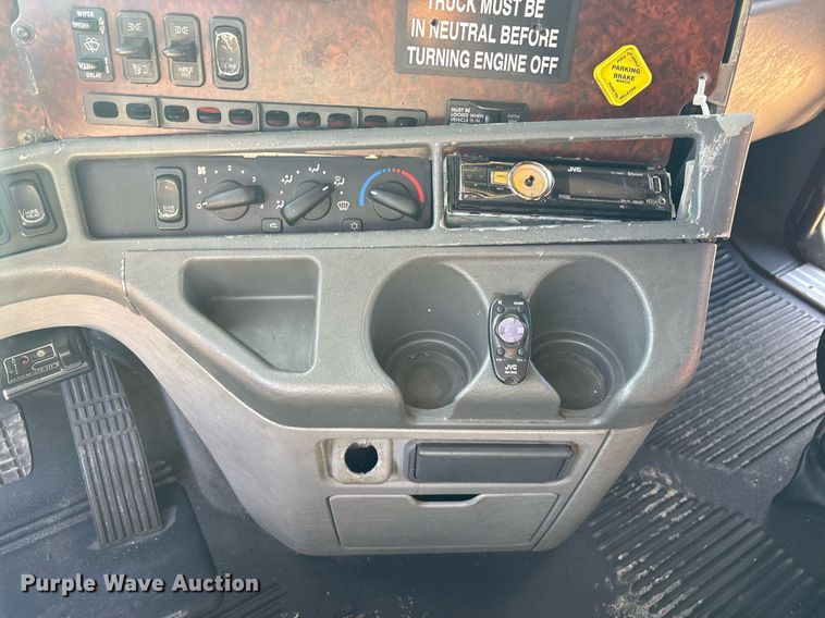 image for item OK9451 2005 Freightliner Century Class  semi truck