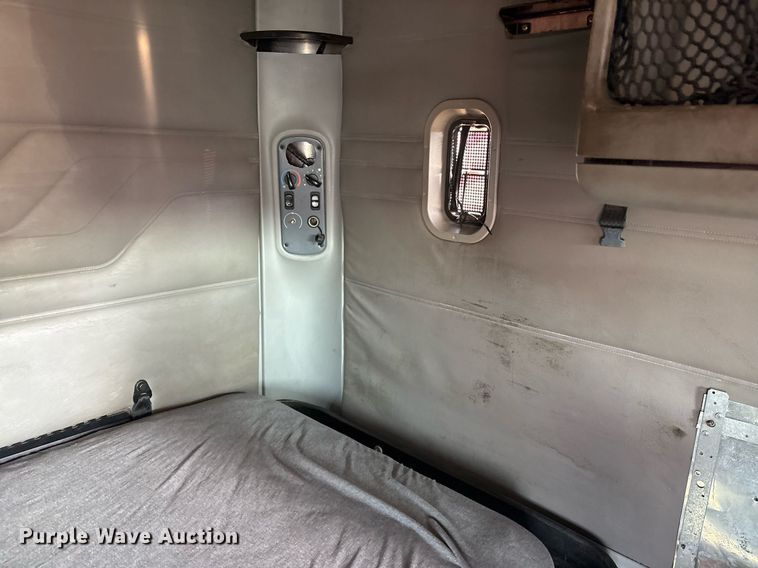 image for item OK9451 2005 Freightliner Century Class  semi truck