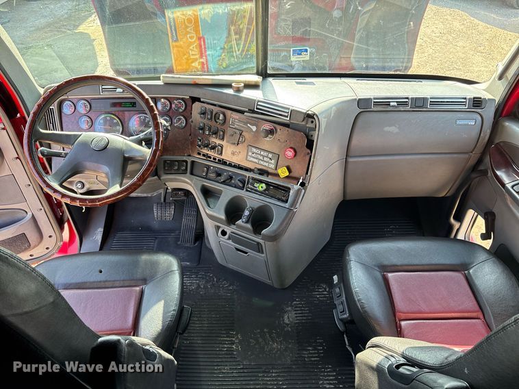 image for item OK9451 2005 Freightliner Century Class  semi truck