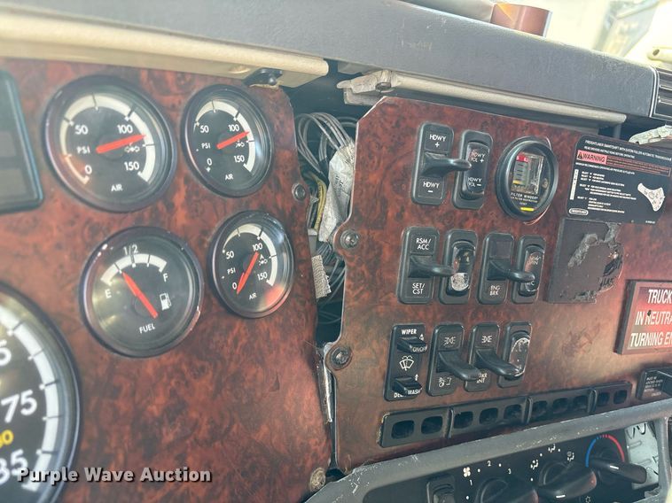 image for item OK9451 2005 Freightliner Century Class  semi truck