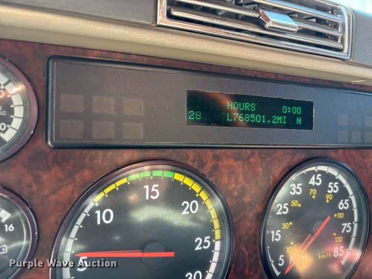 image for item OK9451 2005 Freightliner Century Class  semi truck