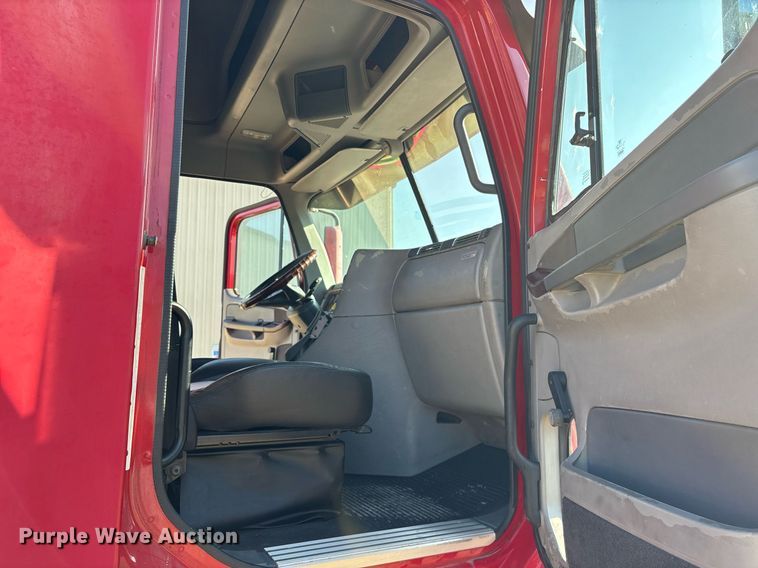 image for item OK9451 2005 Freightliner Century Class  semi truck