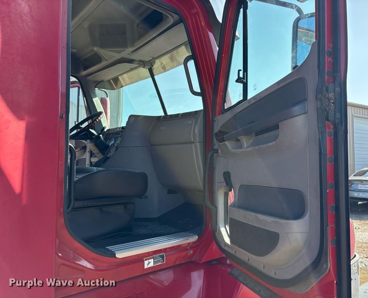 image for item OK9451 2005 Freightliner Century Class  semi truck