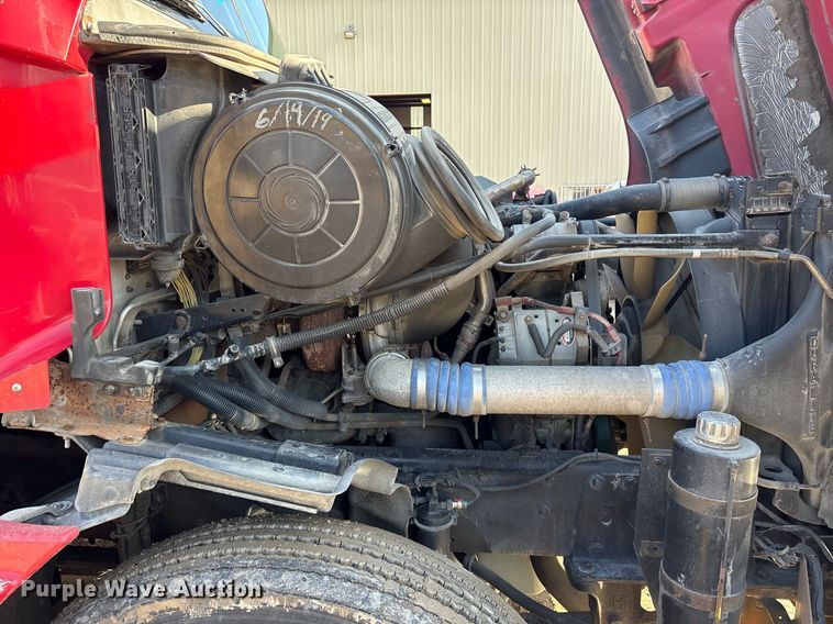 image for item OK9451 2005 Freightliner Century Class  semi truck