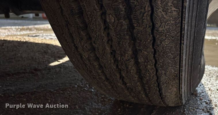 image for item OK9451 2005 Freightliner Century Class  semi truck