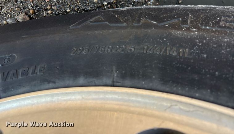 image for item OK9451 2005 Freightliner Century Class  semi truck