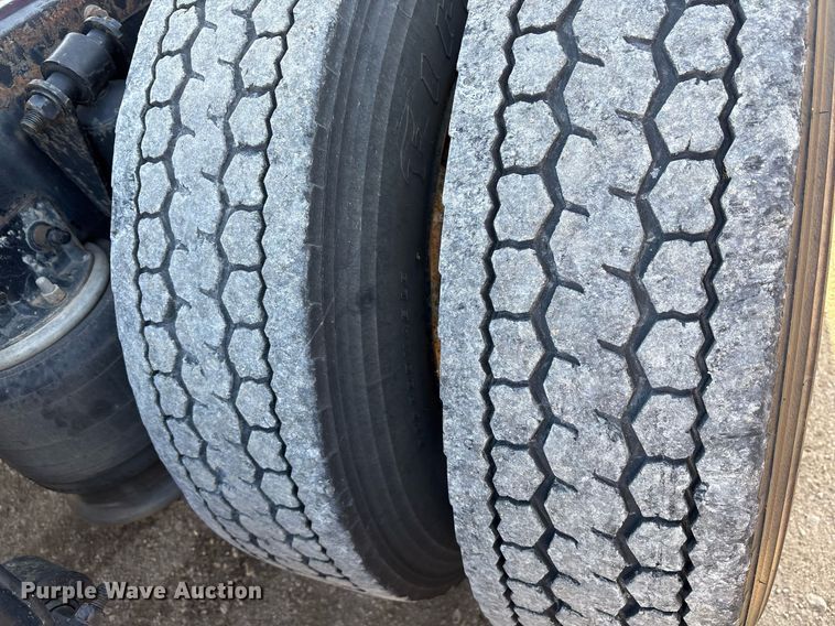 image for item OK9451 2005 Freightliner Century Class  semi truck