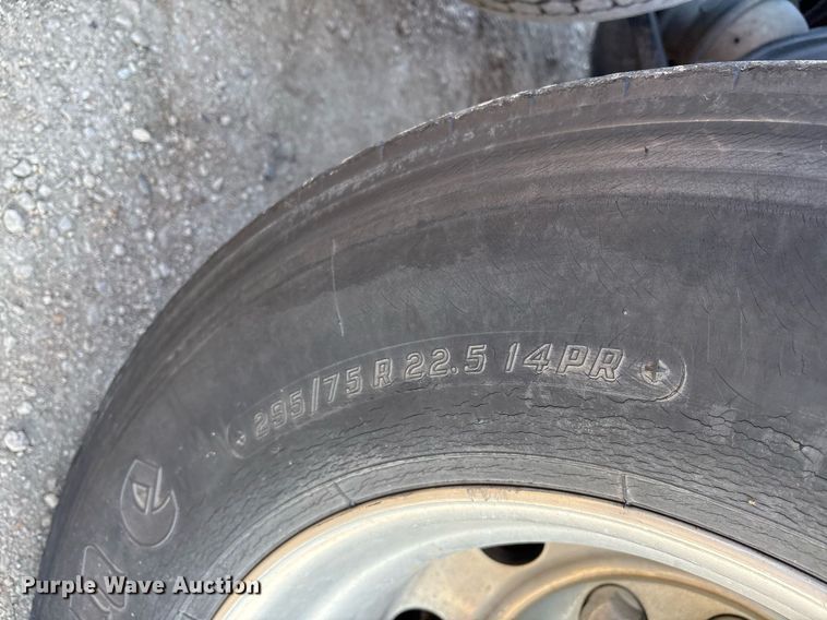 image for item OK9451 2005 Freightliner Century Class  semi truck