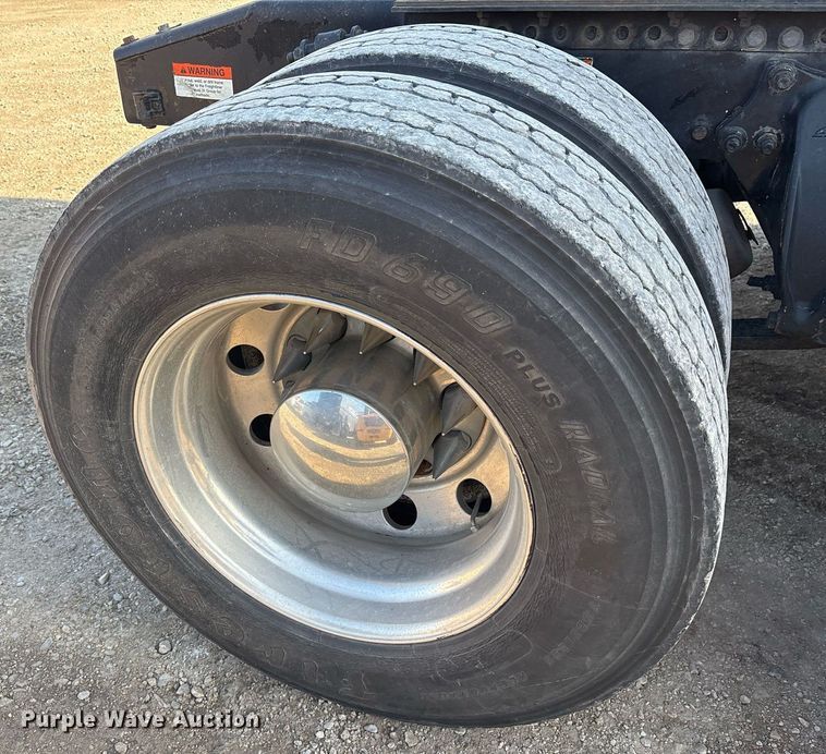 image for item OK9451 2005 Freightliner Century Class  semi truck