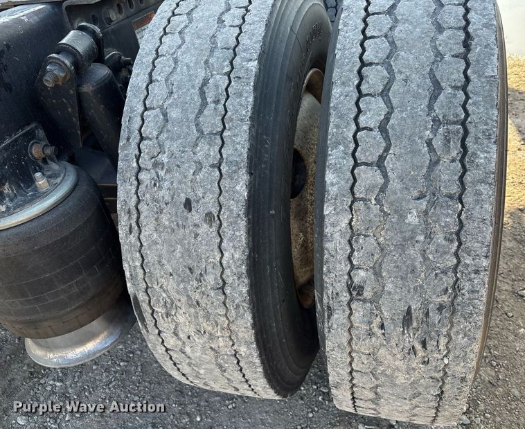 image for item OK9451 2005 Freightliner Century Class  semi truck