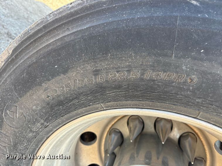 image for item OK9451 2005 Freightliner Century Class  semi truck