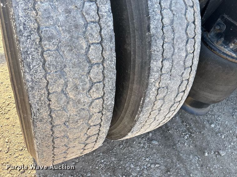 image for item OK9451 2005 Freightliner Century Class  semi truck