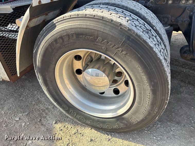 image for item OK9451 2005 Freightliner Century Class  semi truck