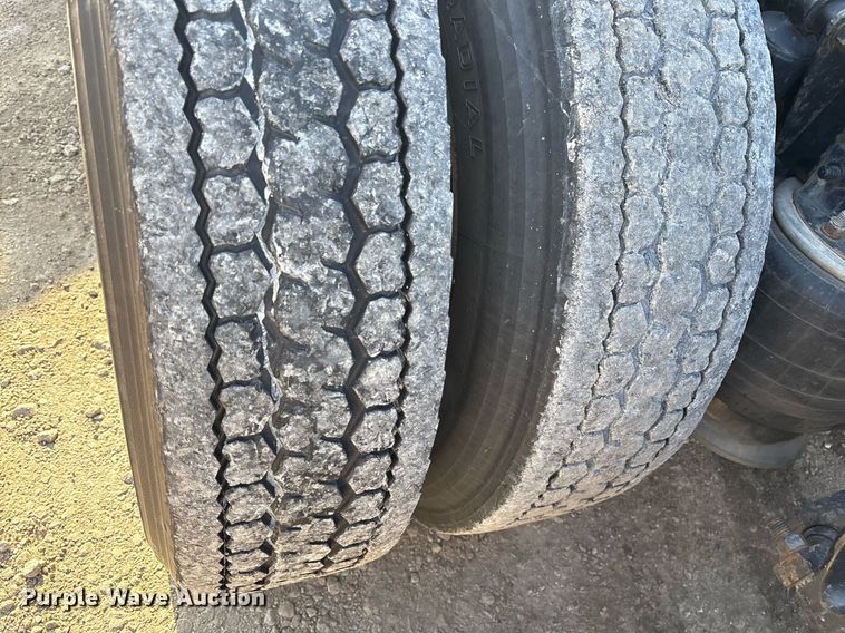 image for item OK9451 2005 Freightliner Century Class  semi truck