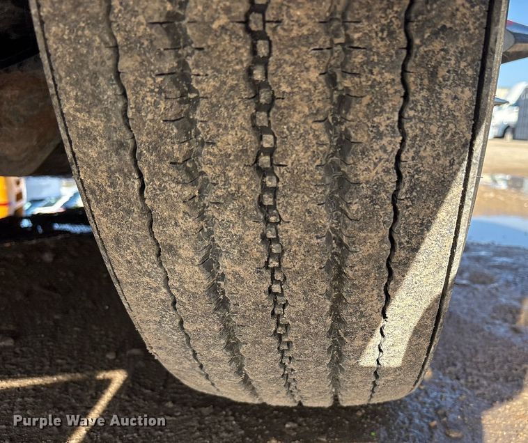 image for item OK9451 2005 Freightliner Century Class  semi truck