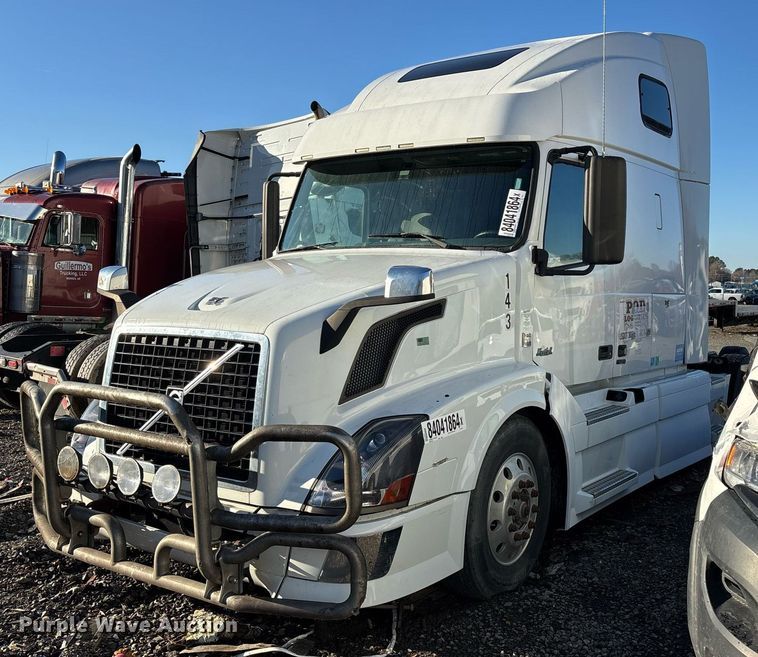 image for item YA0163 2012 Volvo VNL semi truck