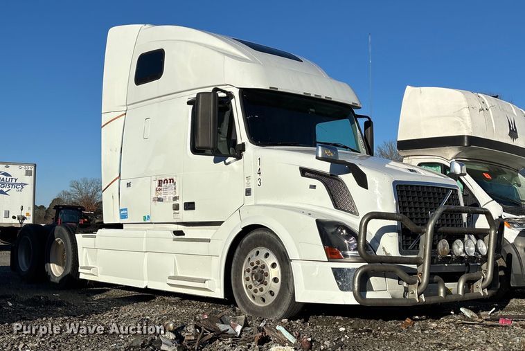 image for item YA0163 2012 Volvo VNL semi truck