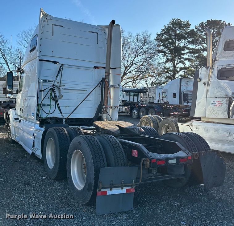 image for item YA0163 2012 Volvo VNL semi truck