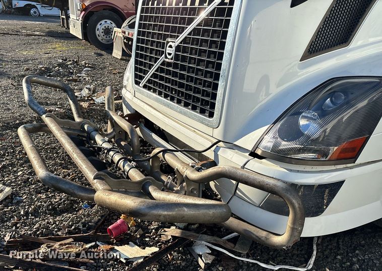 image for item YA0163 2012 Volvo VNL semi truck