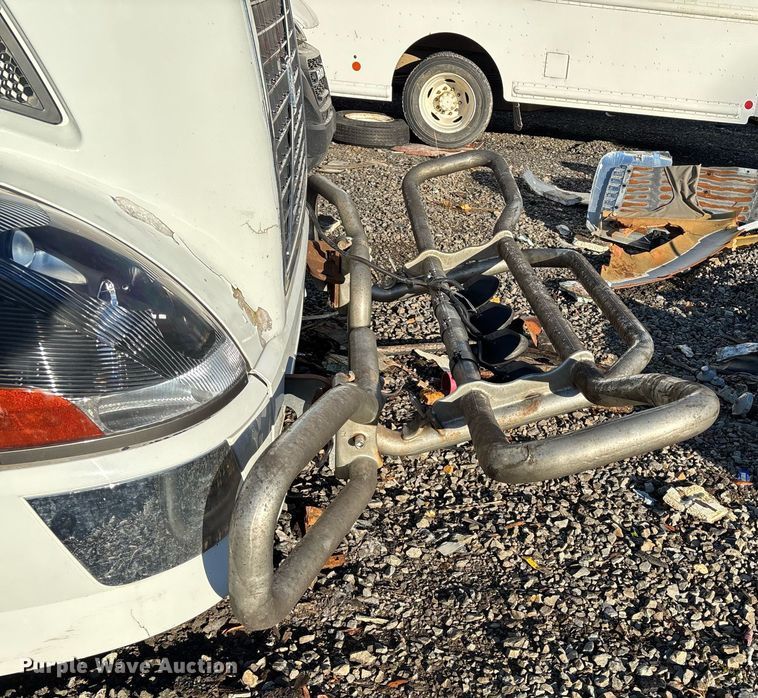 image for item YA0163 2012 Volvo VNL semi truck